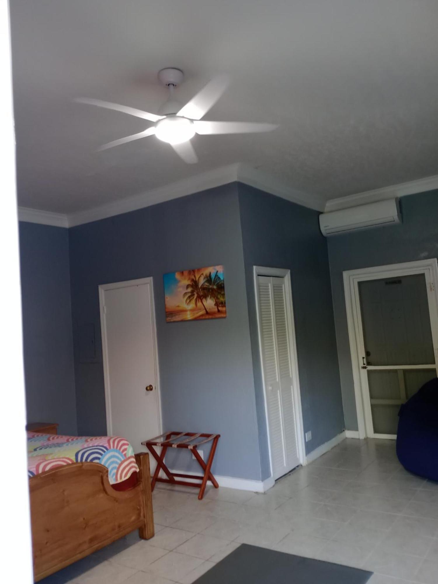 Surfers Manor Motel Gregory Town Extérieur photo