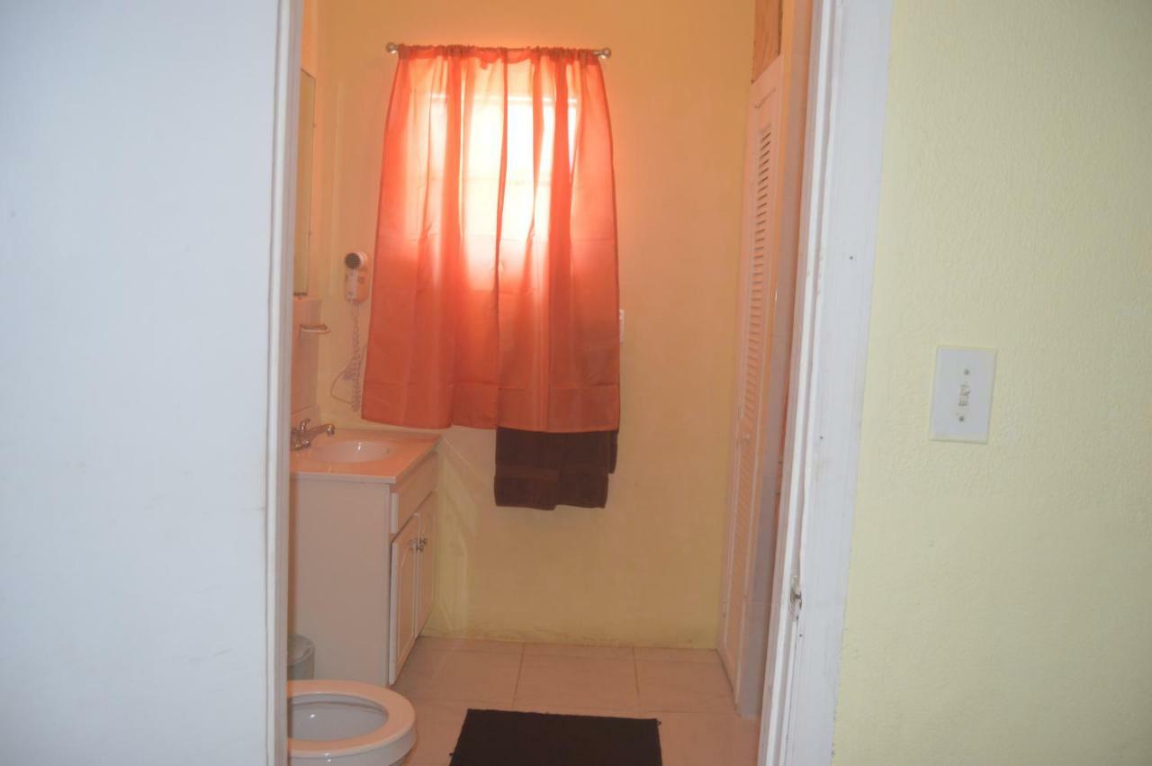 Surfers Manor Motel Gregory Town Extérieur photo