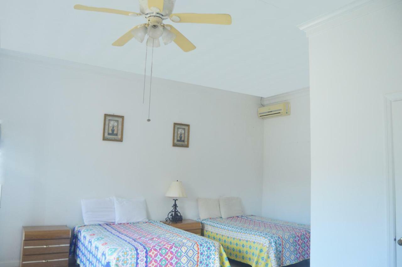 Surfers Manor Motel Gregory Town Extérieur photo